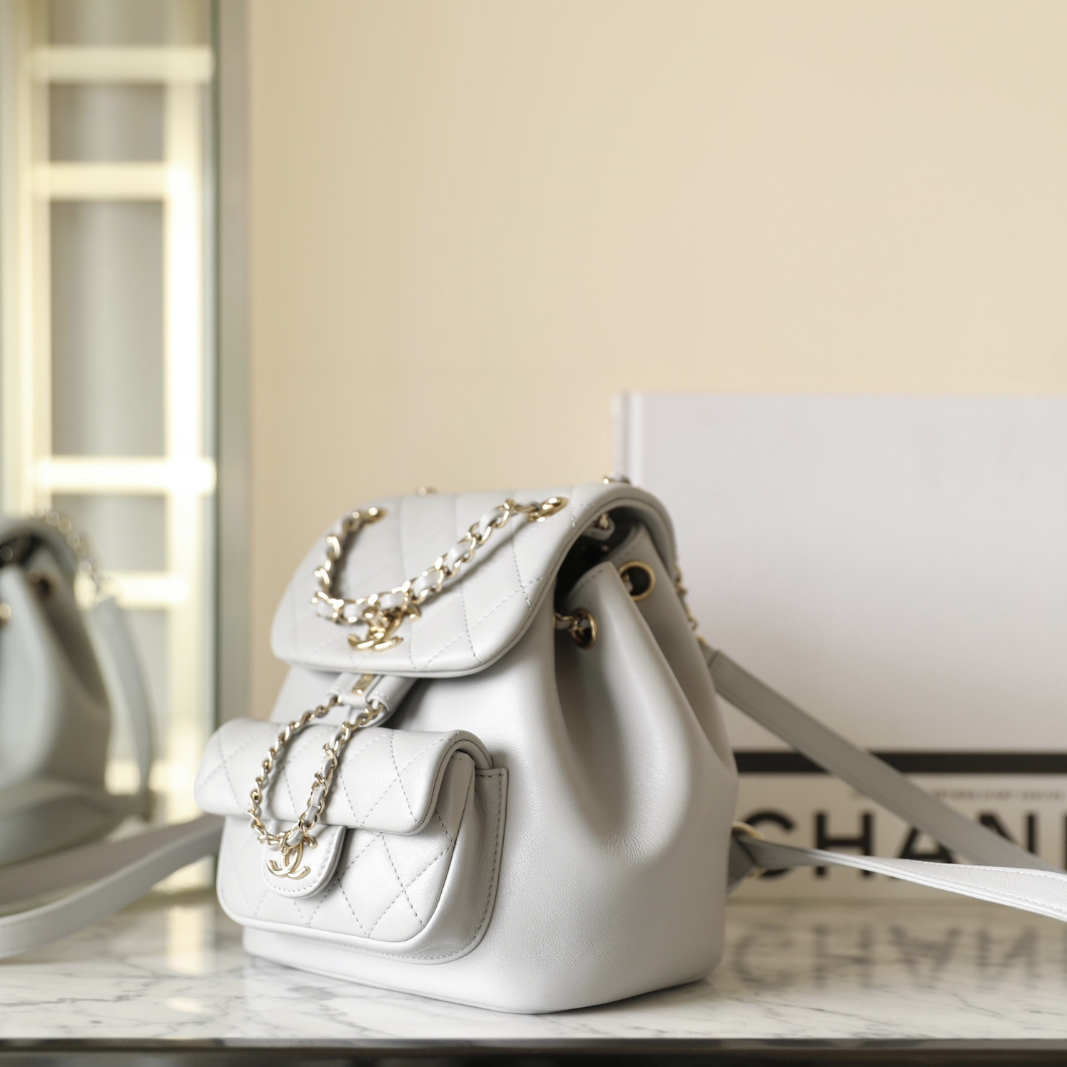 高仿Chanel*24K系列AS2908小牛皮淡灰雙肩包小號免檢版