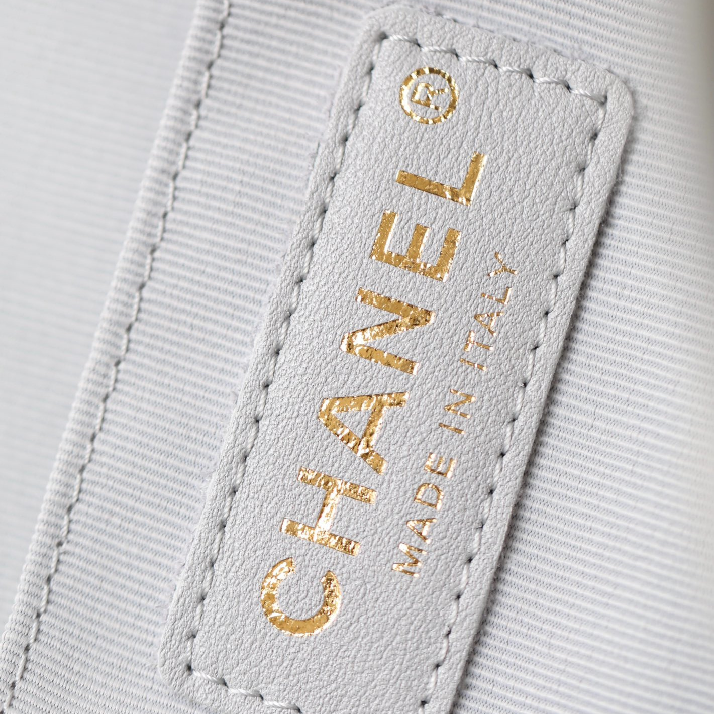 高仿Chanel*24K系列AS2908小牛皮淡灰雙肩包小號免檢版