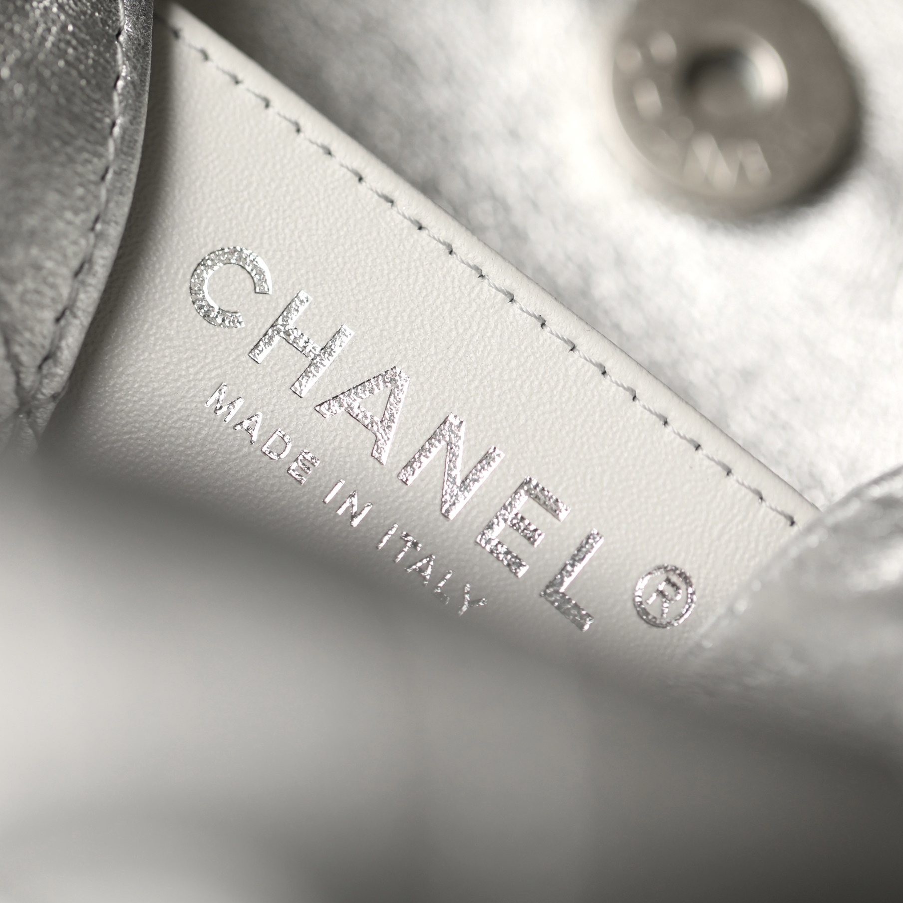 高仿Chanel*25C系列AS5310小羊皮雙肩袋銀色免檢版