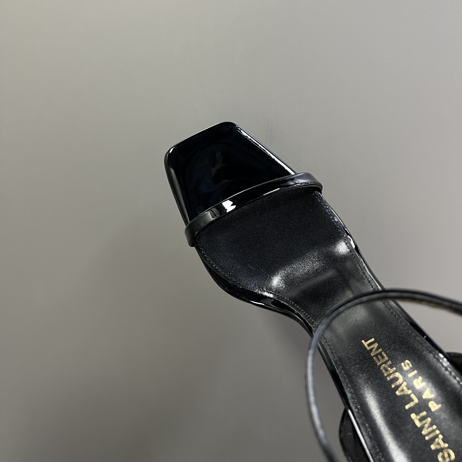 高仿YSL/聖羅蘭*23系列5576791高踭涼鞋漆皮黑色免檢版