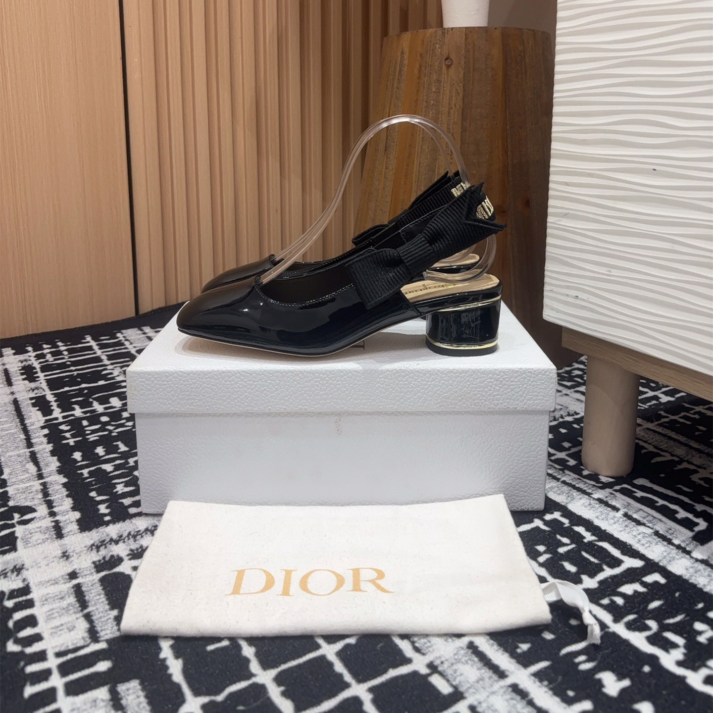 高仿Dior*Miss系列KDV273露跟蝴蝶結矮踭鞋黑色免檢版