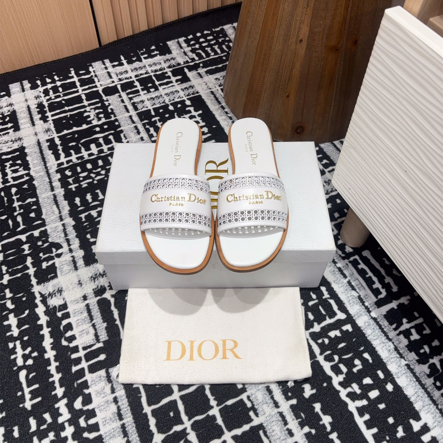 高仿Dior*D-Lane系列KCO154圓頭套腳一字拖鞋米色免檢版