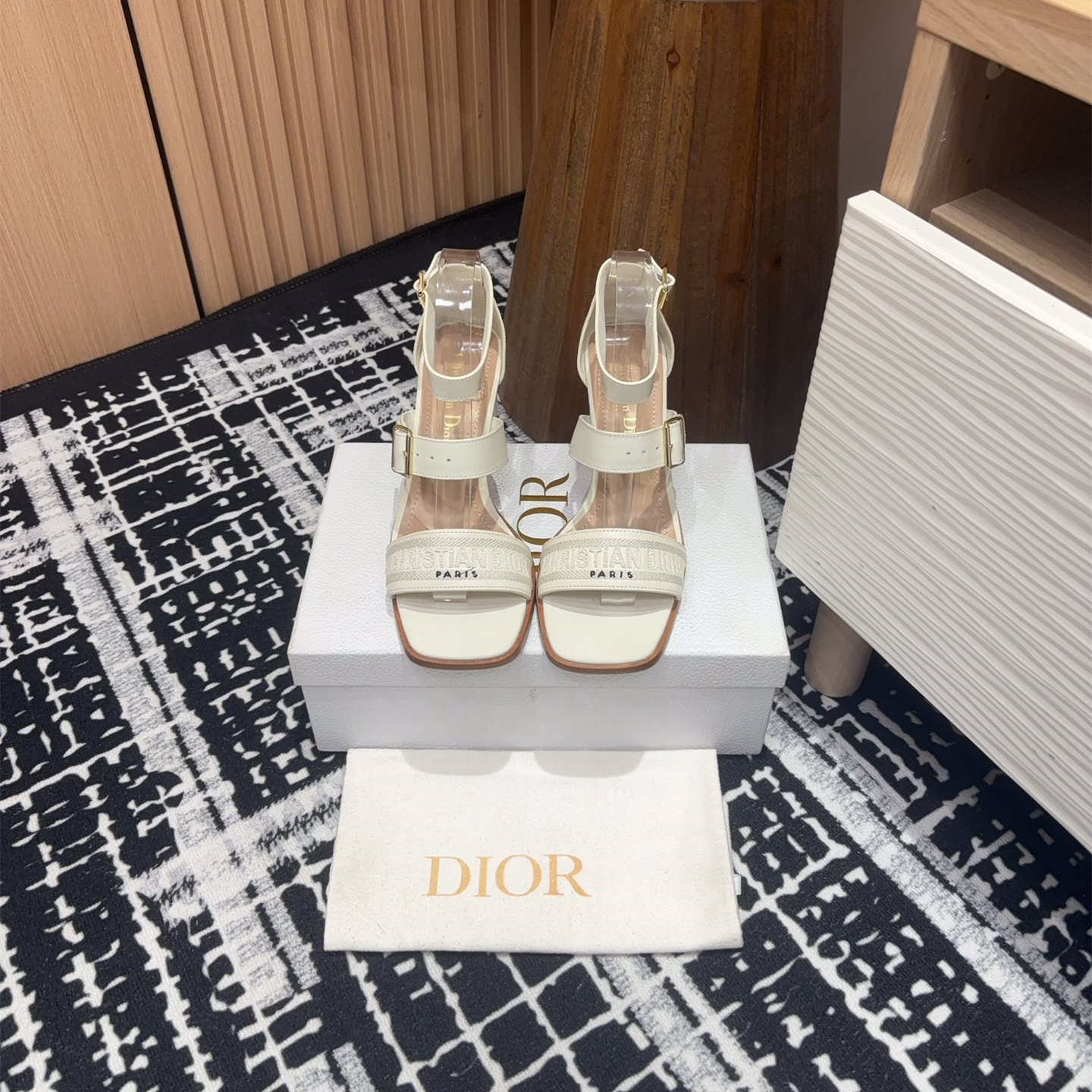 高仿Dior*Dway3系列KDO182高跟刺繡涼鞋白色免檢版