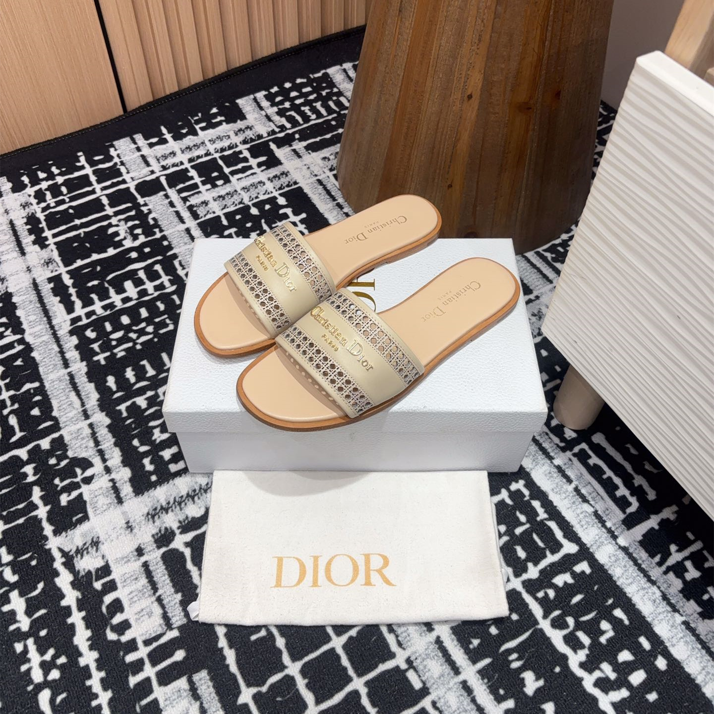 高仿Dior*D-Lane系列KCO156圓頭套腳一字拖鞋米色免檢版