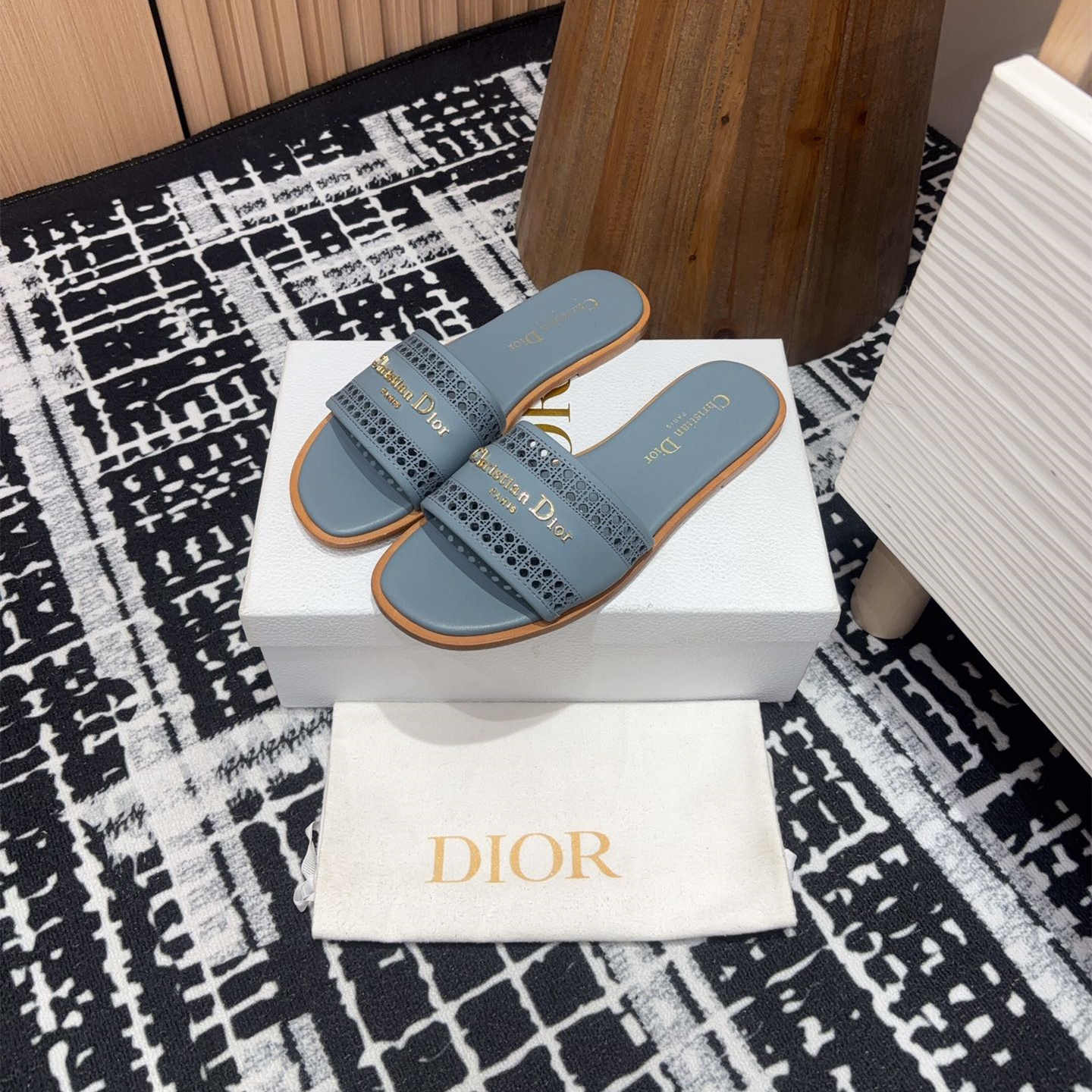 高仿Dior*D-Lane系列KCO153圓頭套腳一字拖鞋藍色免檢版