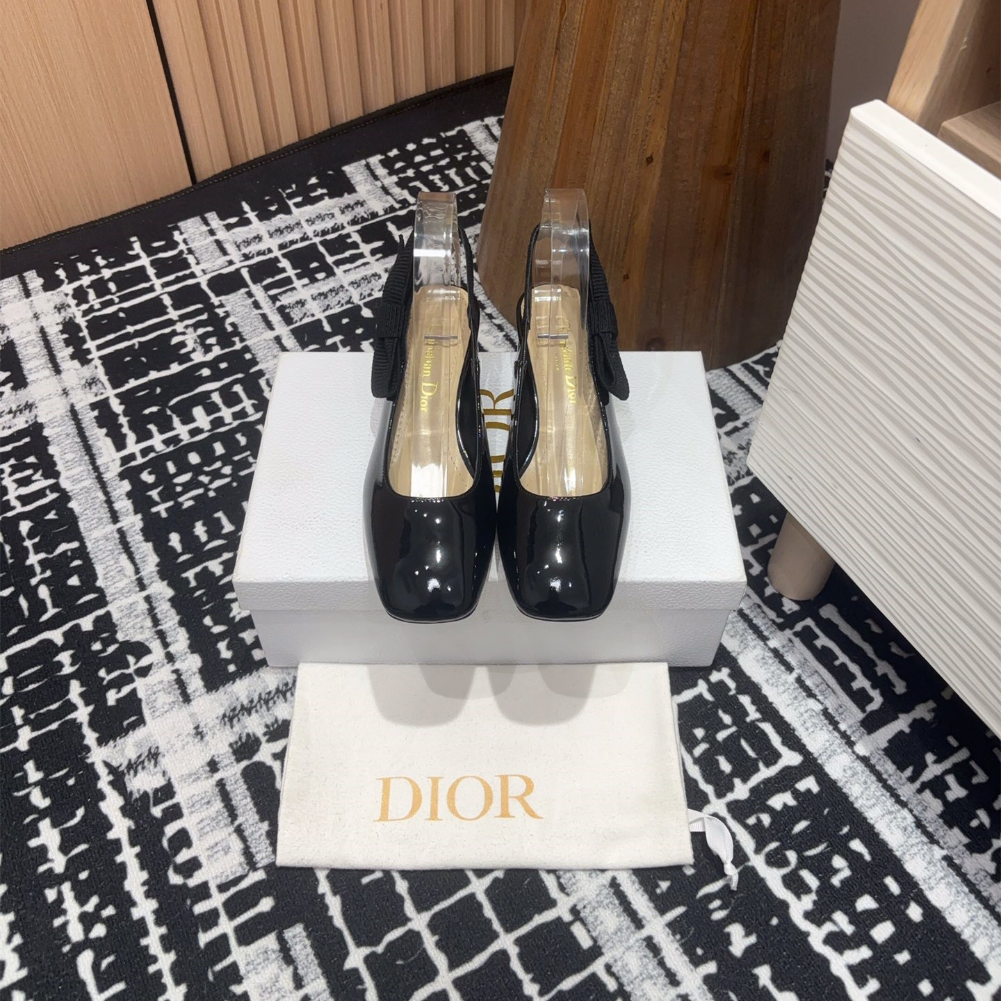 高仿Dior*Miss系列KDV273露跟蝴蝶結矮踭鞋黑色免檢版