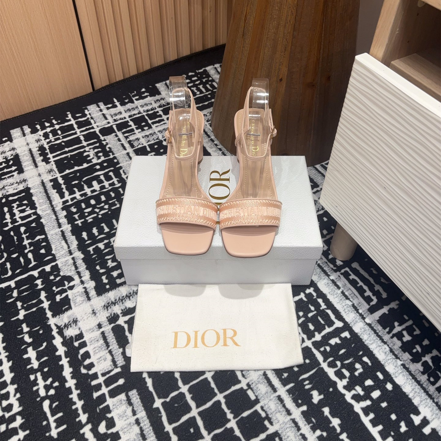 高仿Dior*Dway系列KDQ895一字高跟刺繡涼鞋裸色免檢版