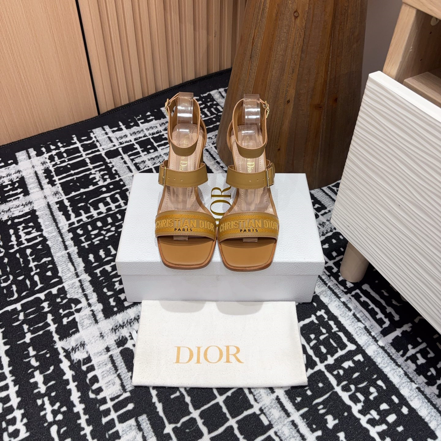高仿Dior*Dway3系列KDO184高跟刺繡涼鞋棕色免檢版