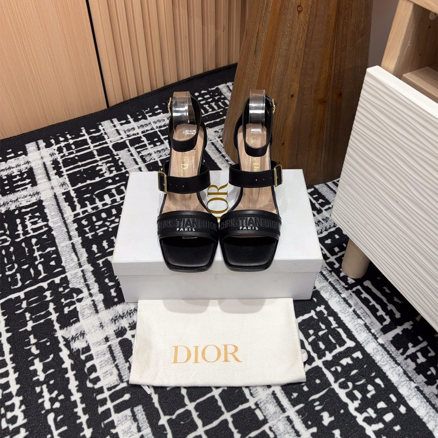 高仿Dior*Dway3系列KDO191高跟刺繡涼鞋黑色免檢版
