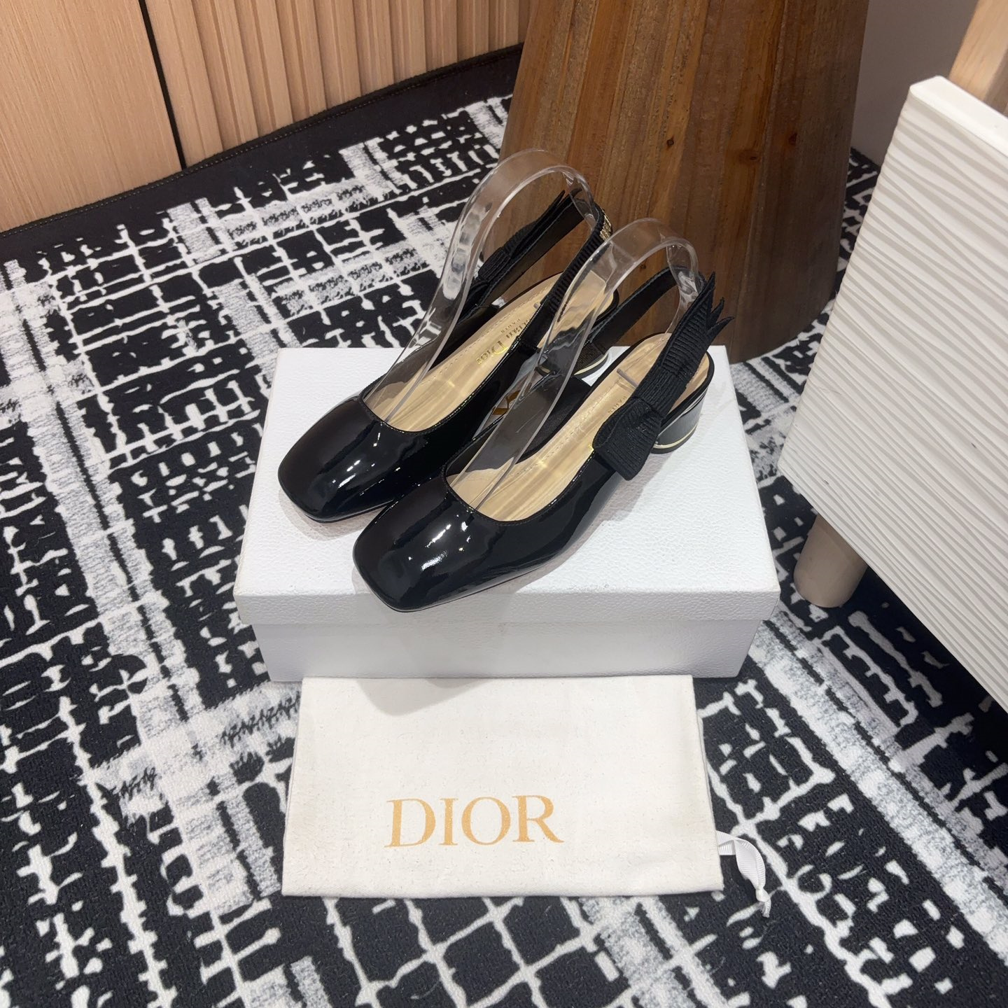 高仿Dior*Miss系列KDV273露跟蝴蝶結矮踭鞋黑色免檢版