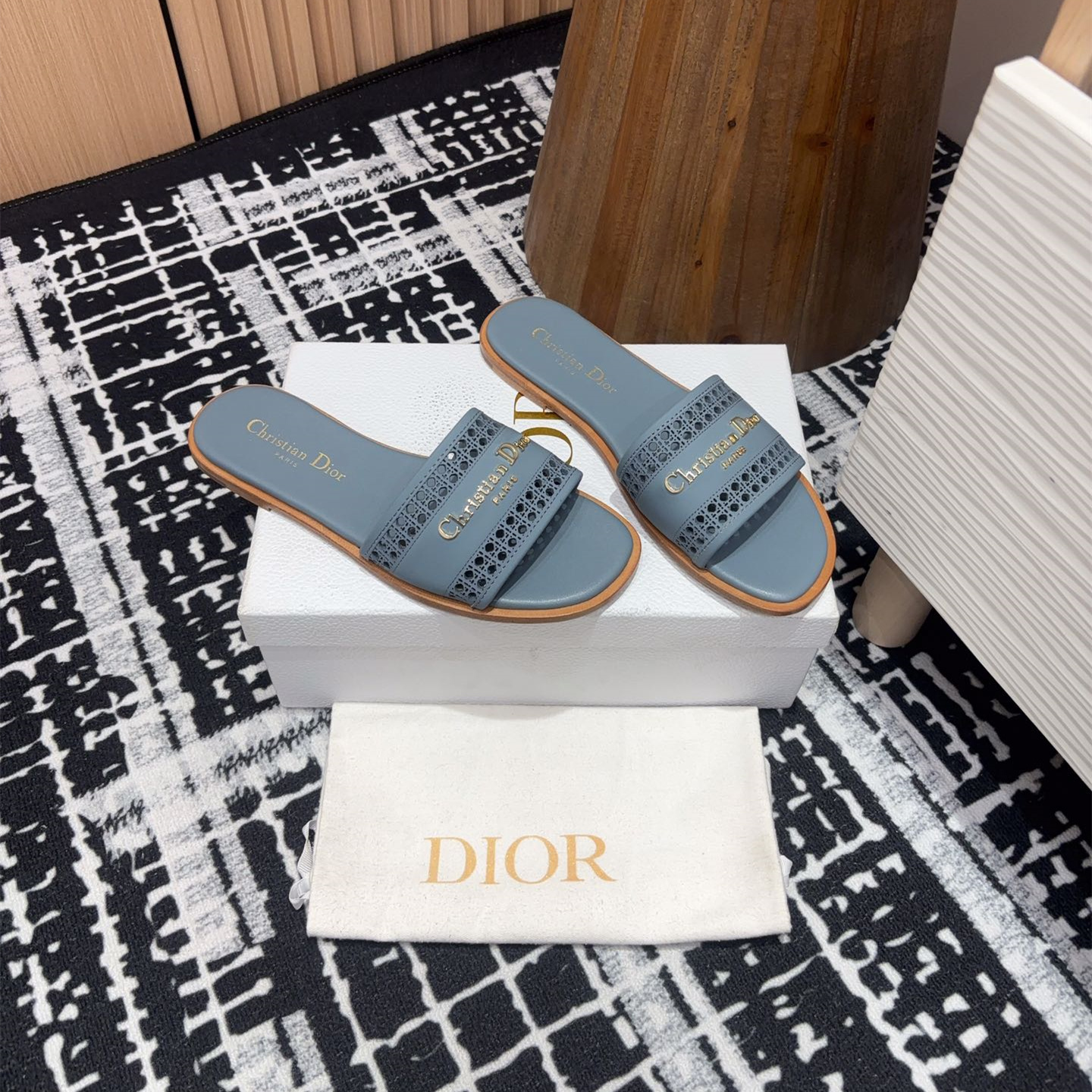 高仿Dior*D-Lane系列KCO153圓頭套腳一字拖鞋藍色免檢版