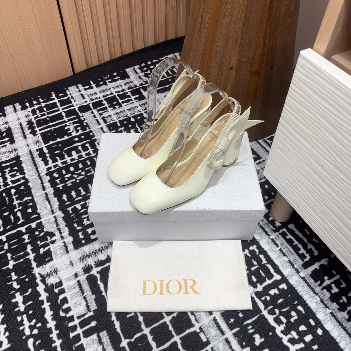 高仿Dior*Miss系列KDV270露跟蝴蝶結高踭鞋白色免檢版