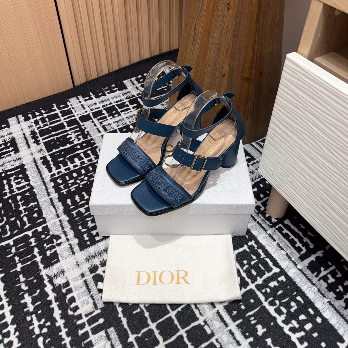 高仿Dior*Dway3系列KDO185高跟刺繡涼鞋藍色免檢版