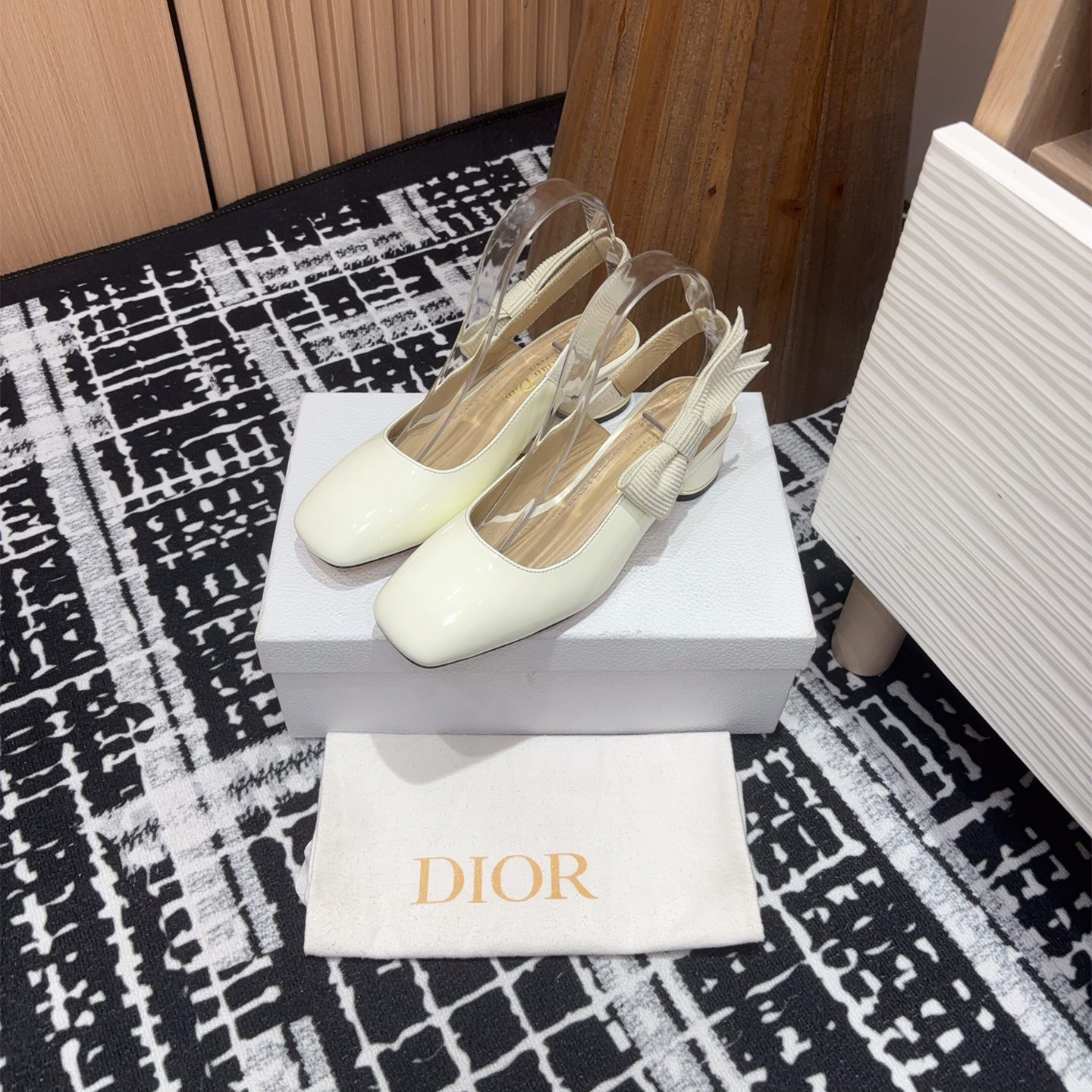 高仿Dior*Miss系列KDV271露跟蝴蝶結矮踭鞋白色免檢版