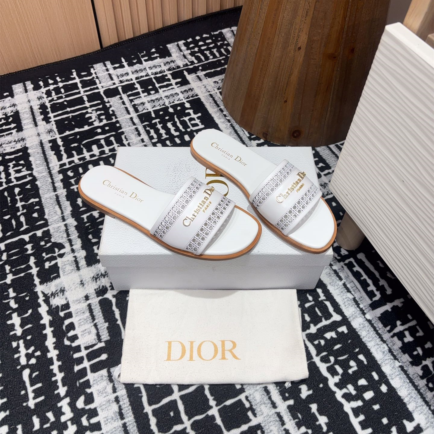 高仿Dior*D-Lane系列KCO154圓頭套腳一字拖鞋米色免檢版