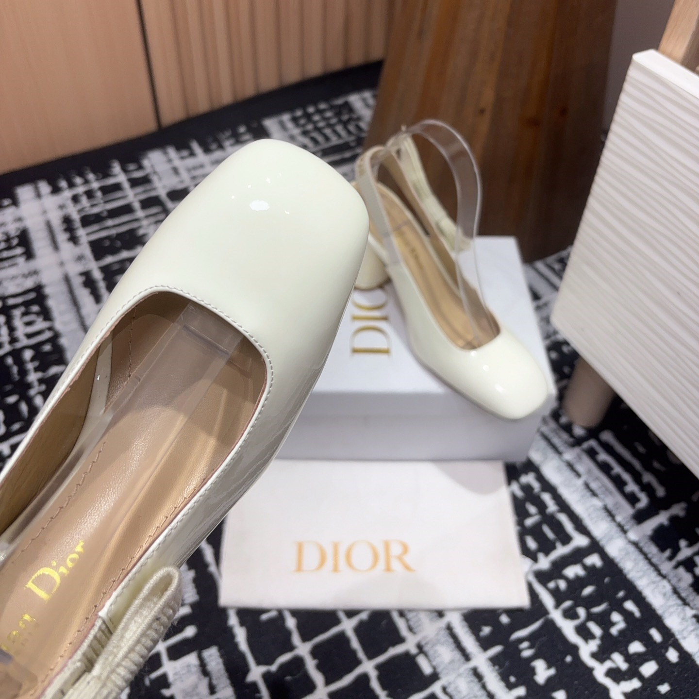 高仿Dior*Miss系列KDV270露跟蝴蝶結高踭鞋白色免檢版