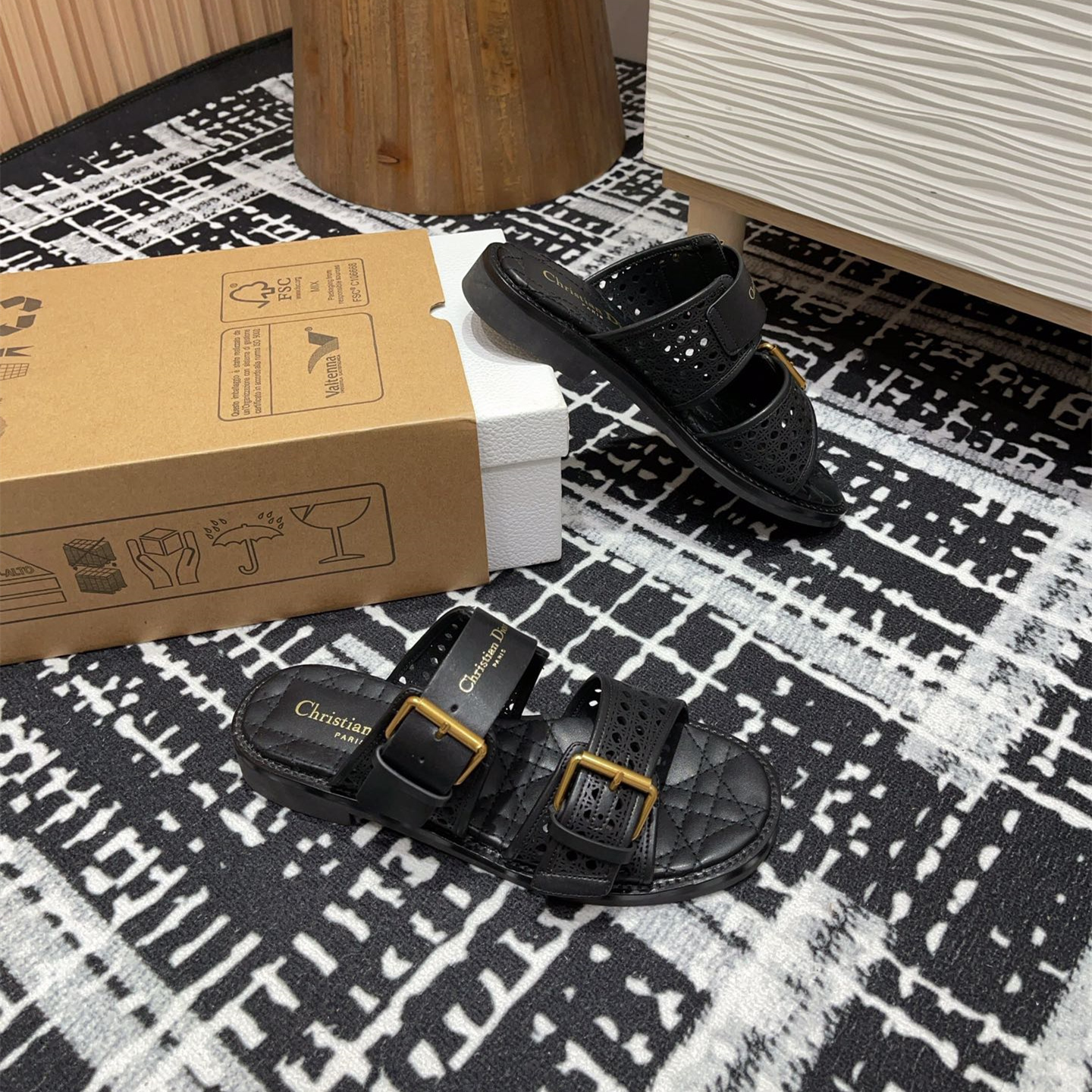 高仿Dior*D-Avenue系列KCO195圓頭塔扣一字拖鞋黑色免檢版