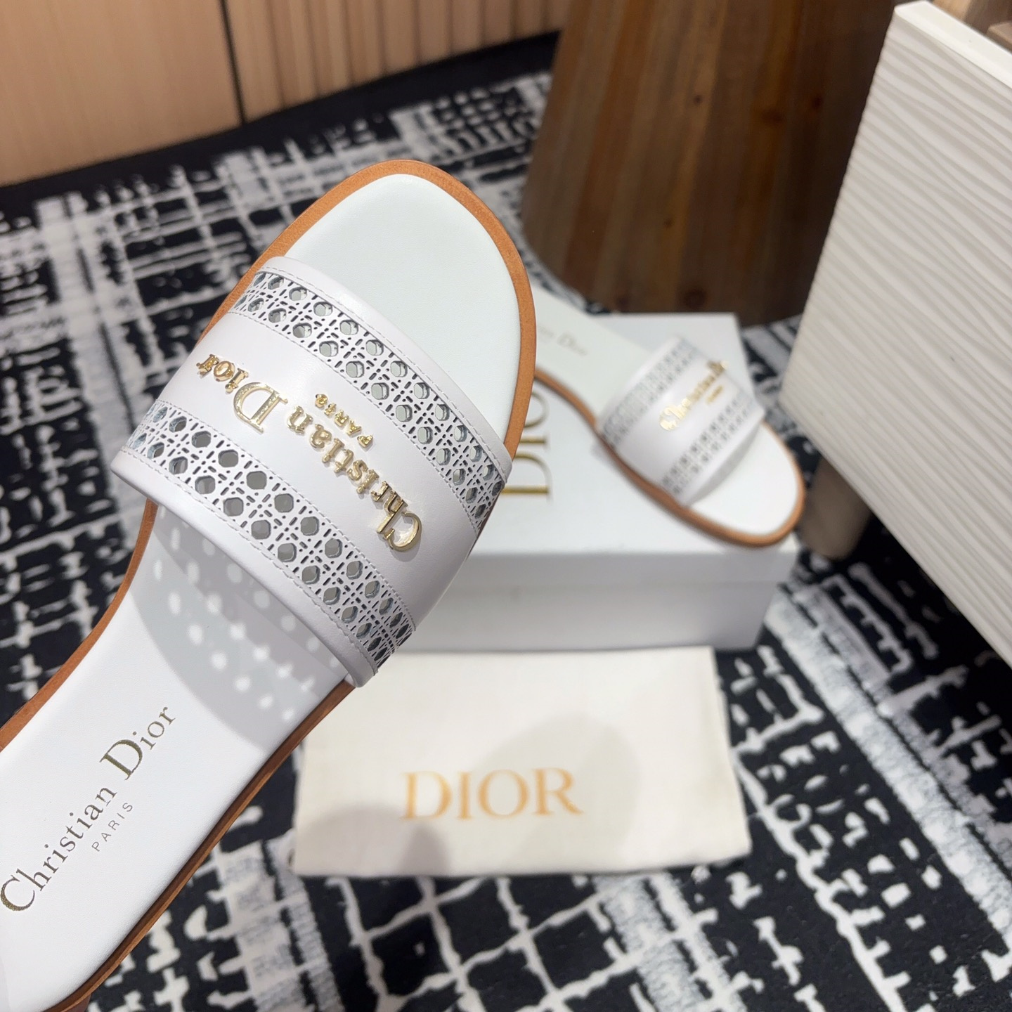 高仿Dior*D-Lane系列KCO154圓頭套腳一字拖鞋米色免檢版