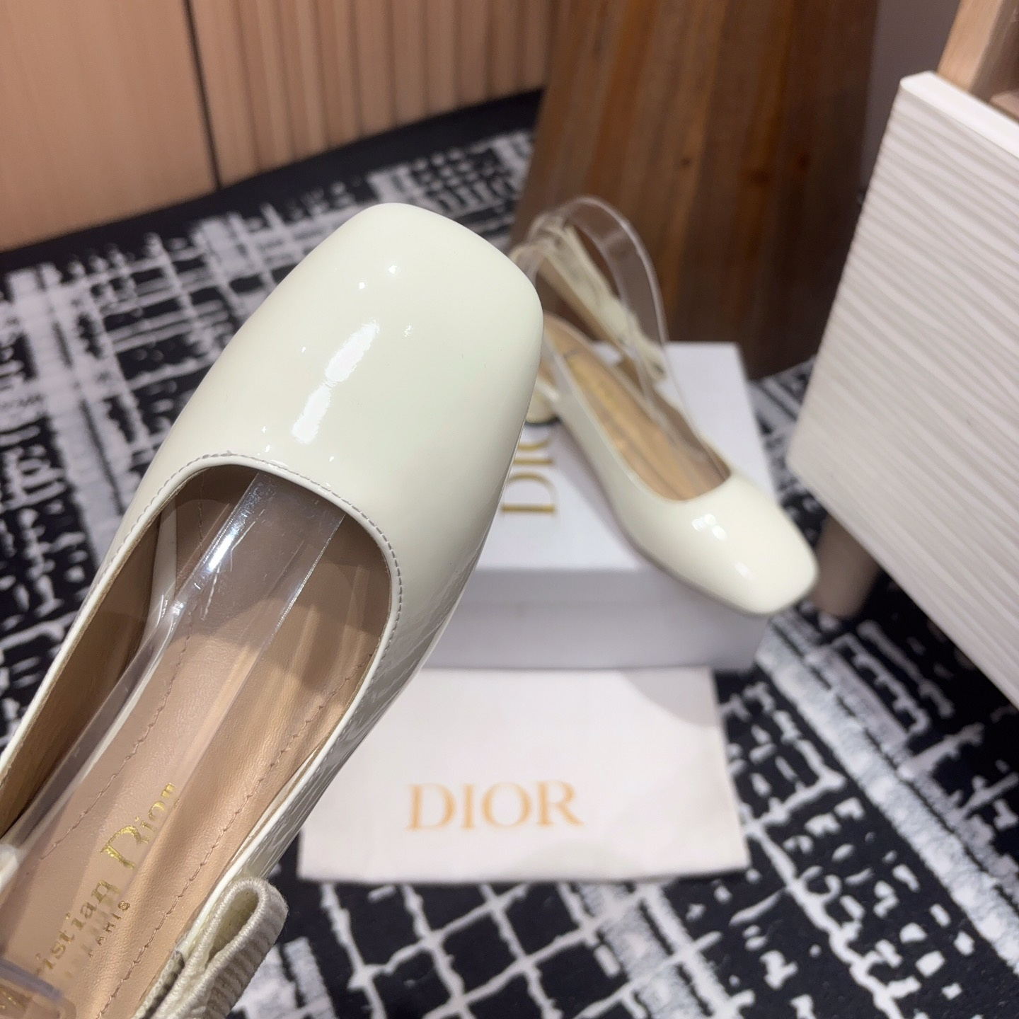 高仿Dior*Miss系列KDV271露跟蝴蝶結矮踭鞋白色免檢版