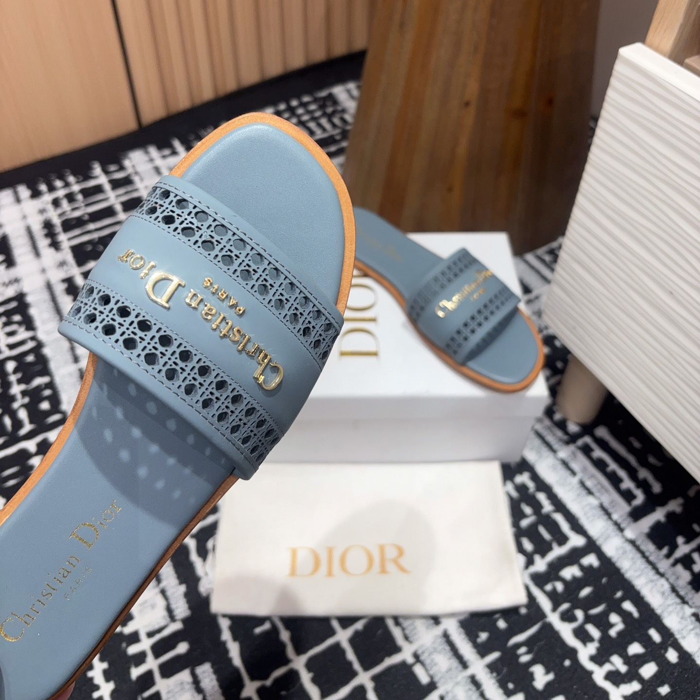 高仿Dior*D-Lane系列KCO153圓頭套腳一字拖鞋藍色免檢版