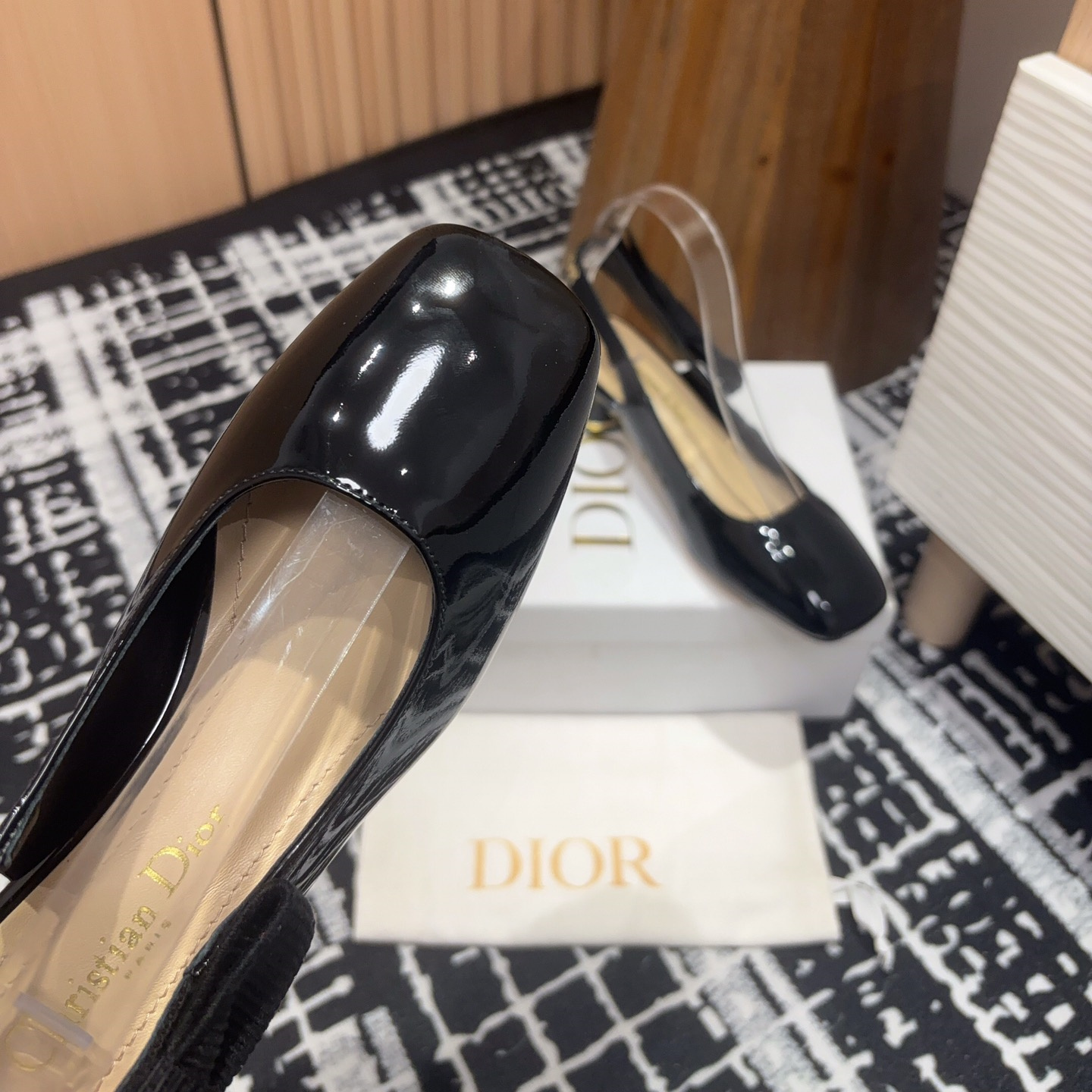 高仿Dior*Miss系列KDV273露跟蝴蝶結矮踭鞋黑色免檢版