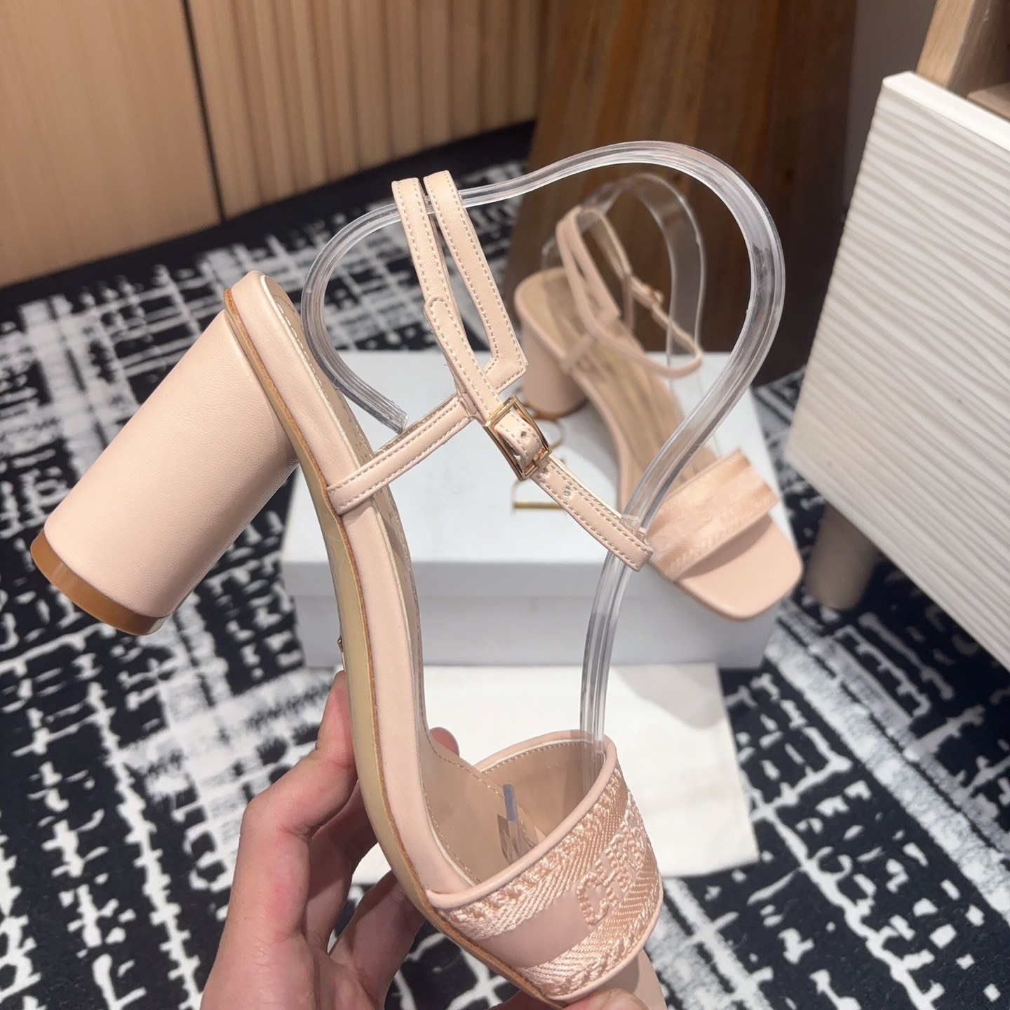 高仿Dior*Dway系列KDQ895一字高跟刺繡涼鞋裸色免檢版