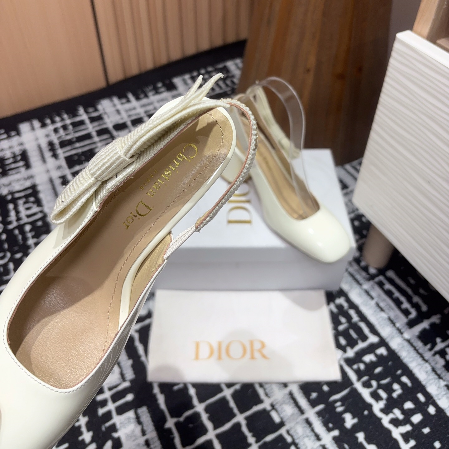 高仿Dior*Miss系列KDV270露跟蝴蝶結高踭鞋白色免檢版