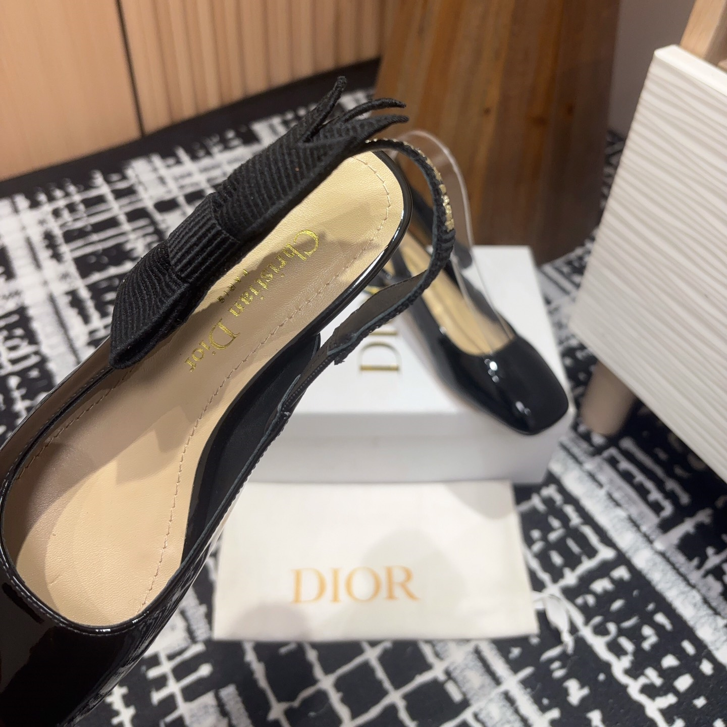 高仿Dior*Miss系列KDV273露跟蝴蝶結矮踭鞋黑色免檢版