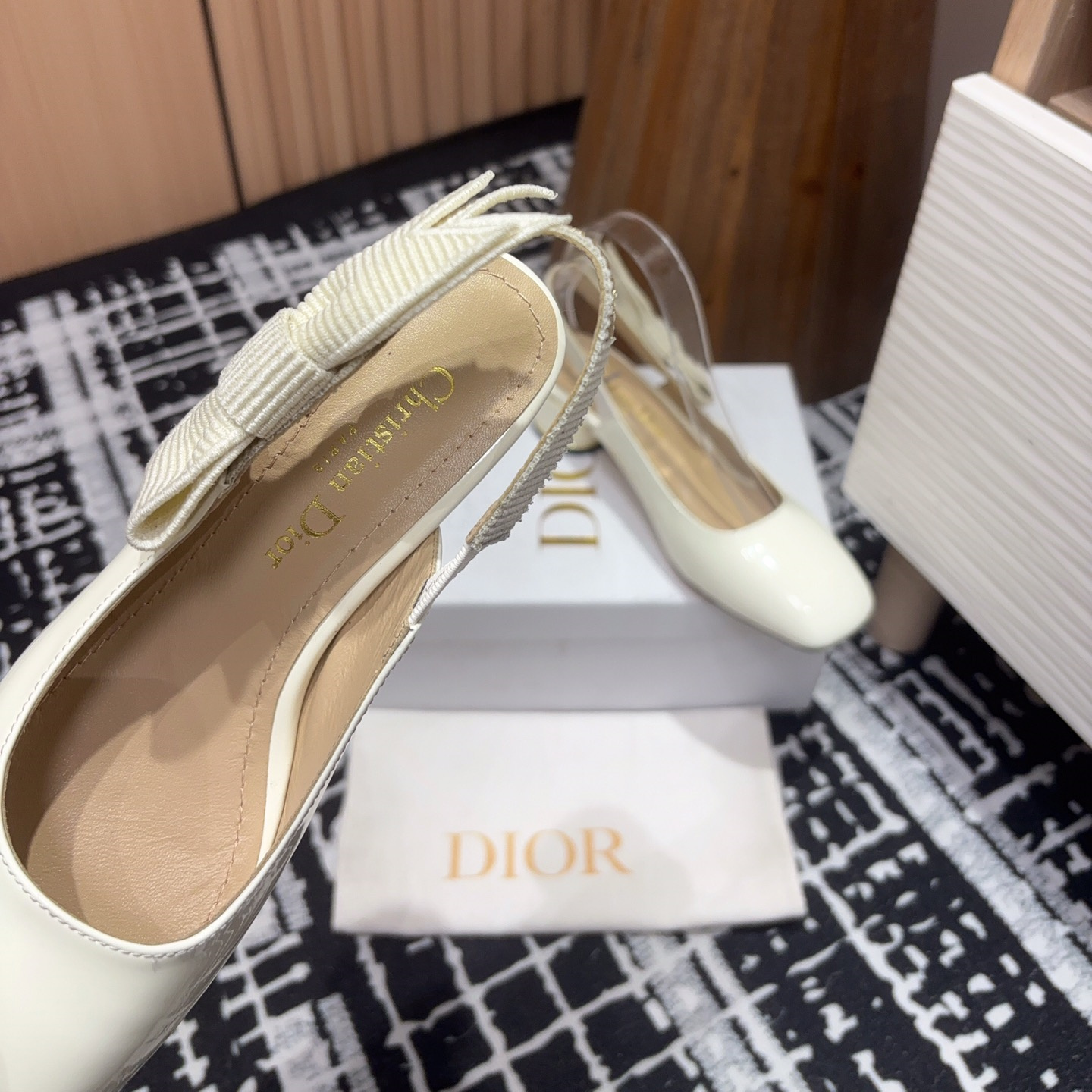 高仿Dior*Miss系列KDV271露跟蝴蝶結矮踭鞋白色免檢版