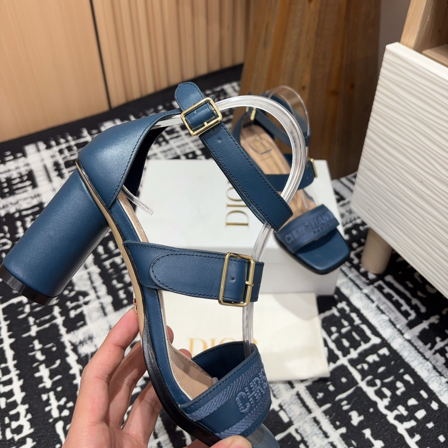 高仿Dior*Dway3系列KDO185高跟刺繡涼鞋藍色免檢版