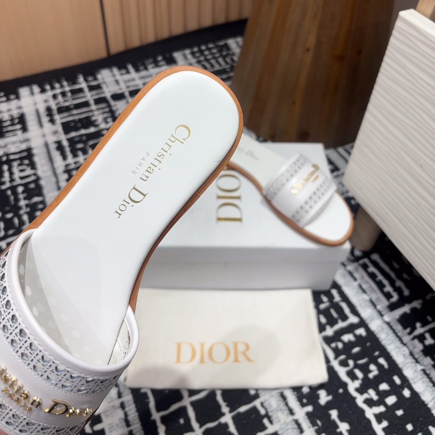 高仿Dior*D-Lane系列KCO154圓頭套腳一字拖鞋米色免檢版