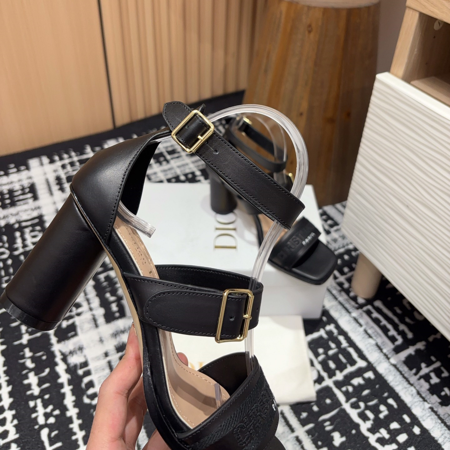 高仿Dior*Dway3系列KDO191高跟刺繡涼鞋黑色免檢版