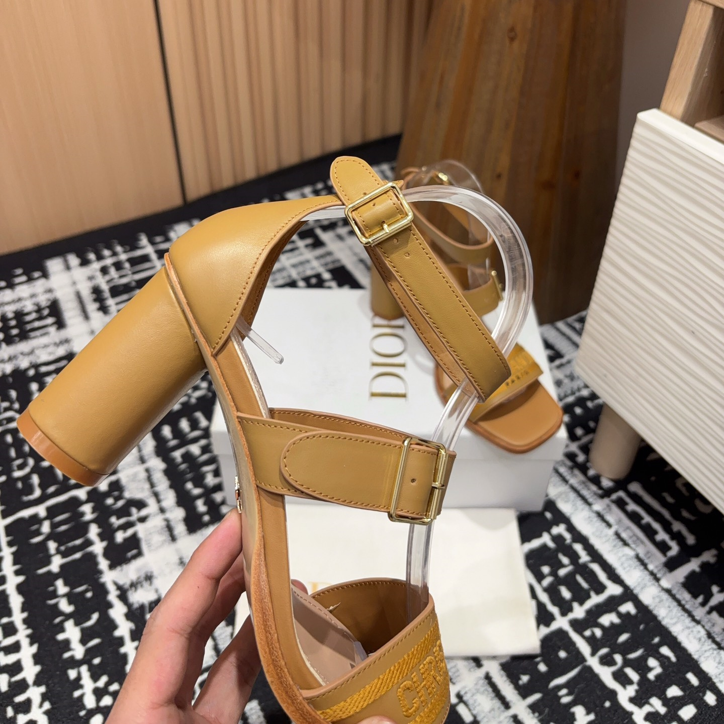 高仿Dior*Dway3系列KDO184高跟刺繡涼鞋棕色免檢版