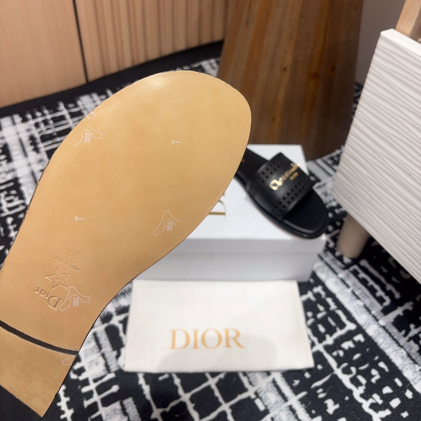 高仿Dior*D-Lane系列KCO155圓頭套腳一字拖鞋黑色免檢版
