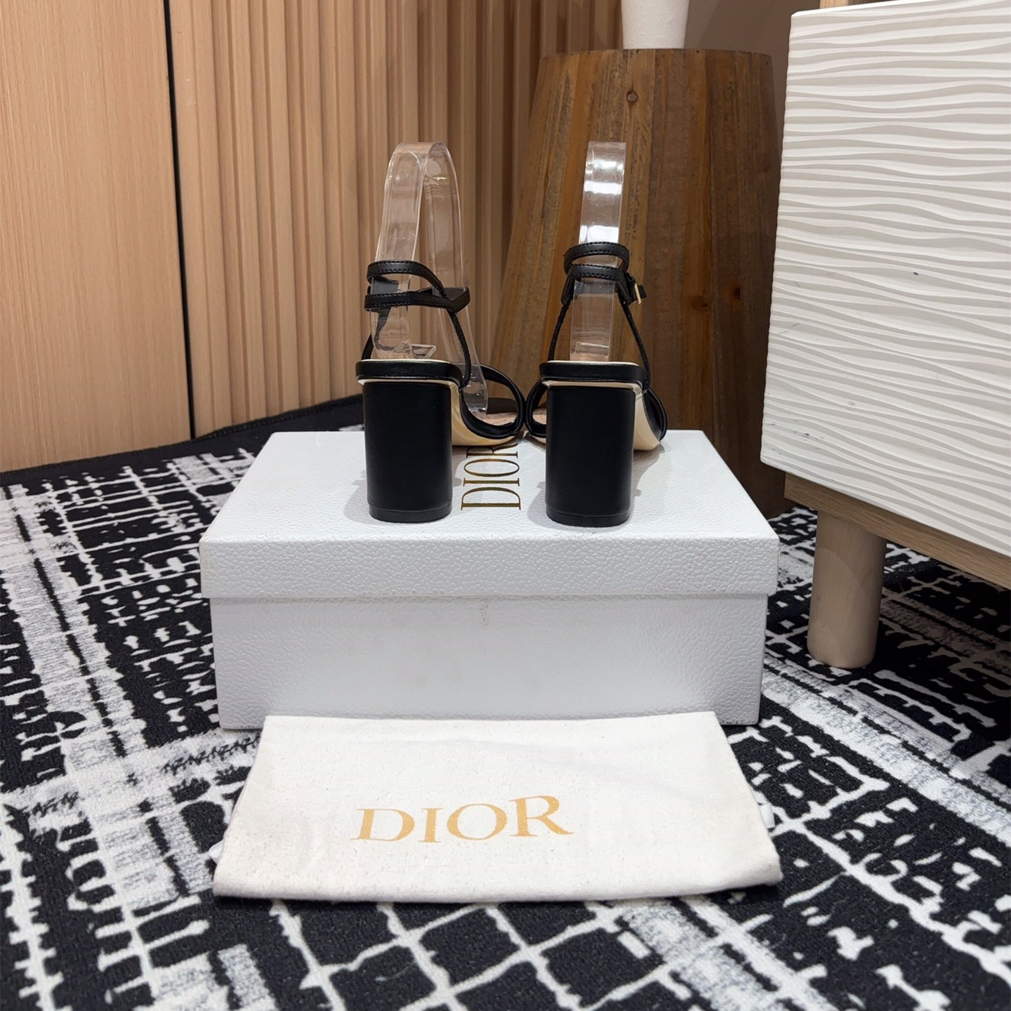 高仿Dior*Dway系列KDQ896一字高跟刺繡涼鞋黑色免檢版