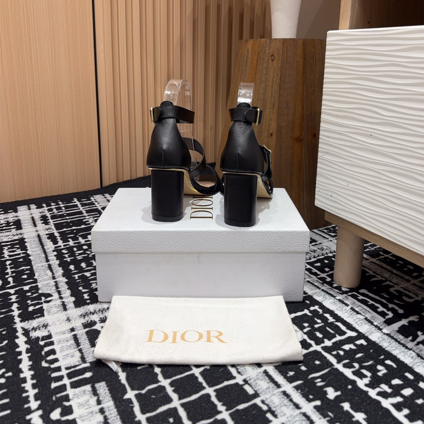 高仿Dior*Dway3系列KDO191高跟刺繡涼鞋黑色免檢版
