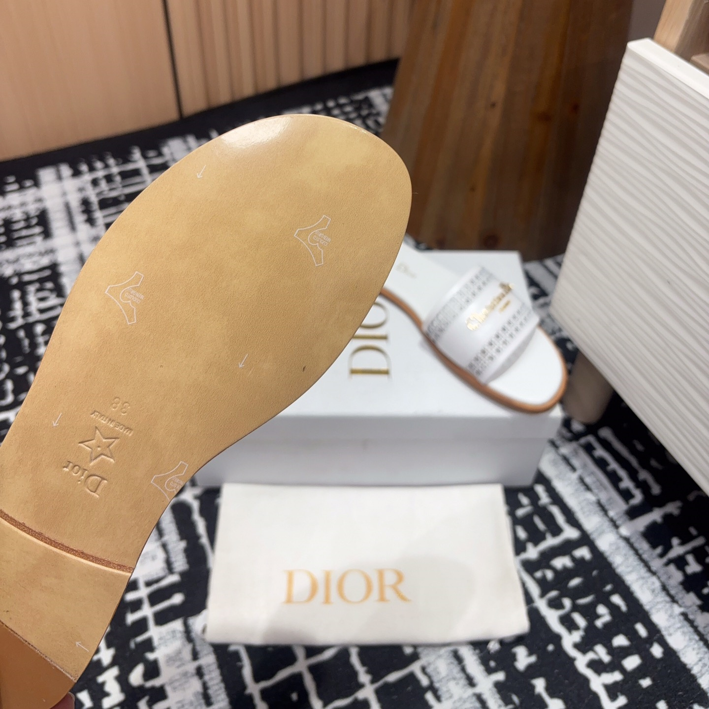 高仿Dior*D-Lane系列KCO154圓頭套腳一字拖鞋米色免檢版