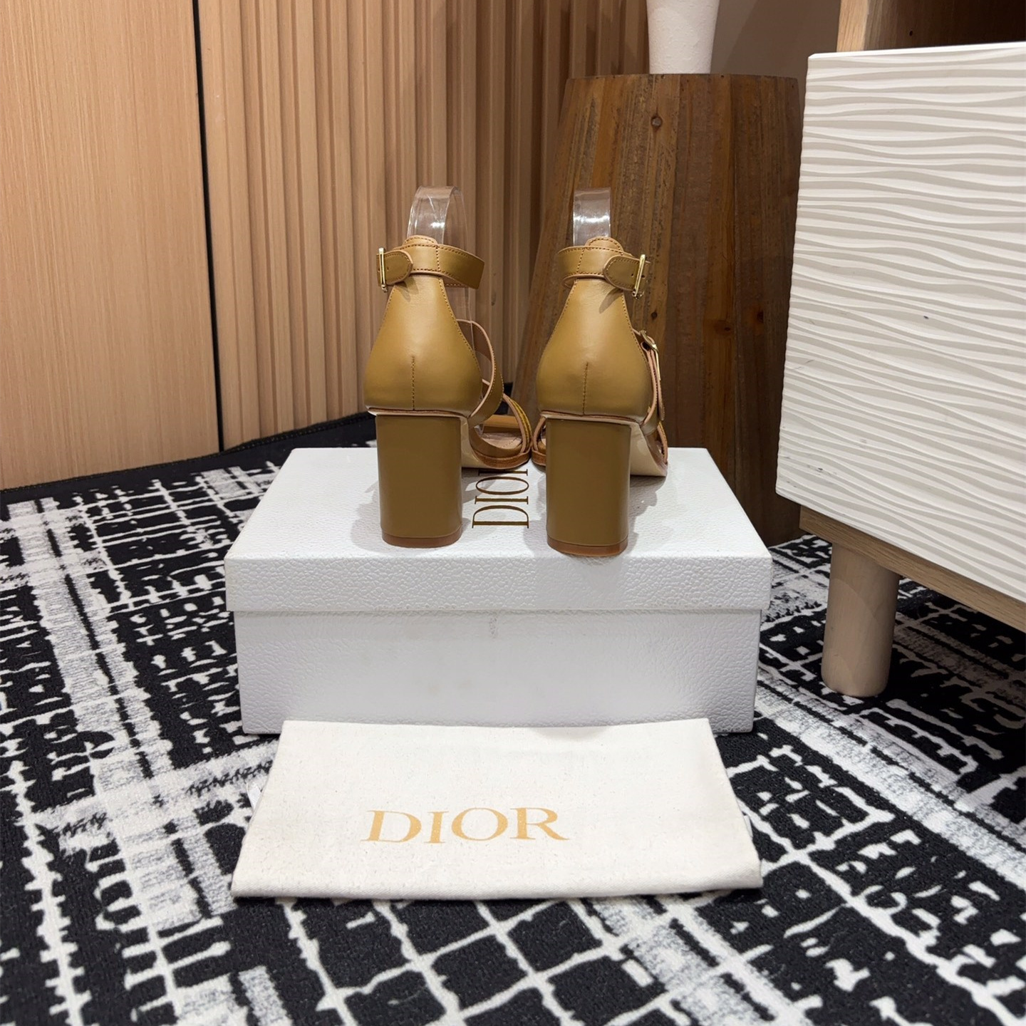 高仿Dior*Dway3系列KDO184高跟刺繡涼鞋棕色免檢版