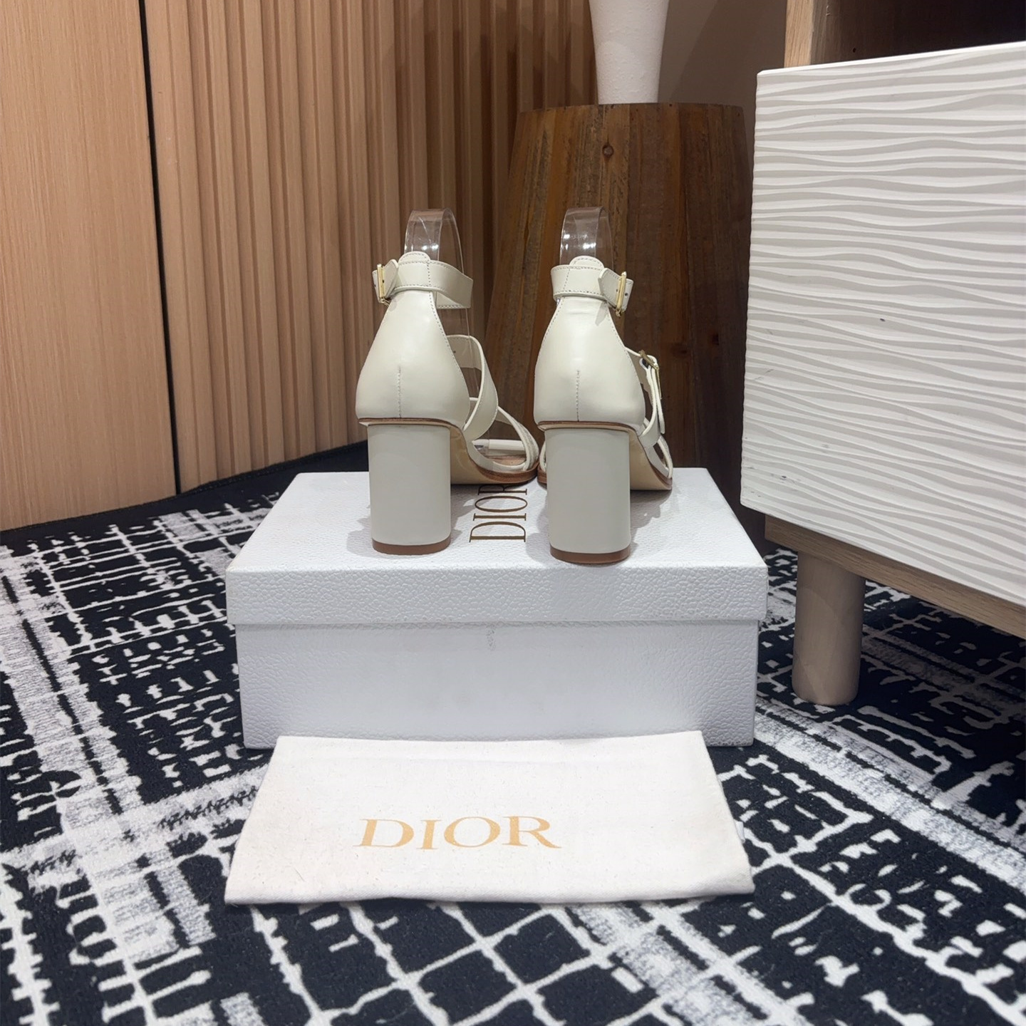 高仿Dior*Dway3系列KDO182高跟刺繡涼鞋白色免檢版