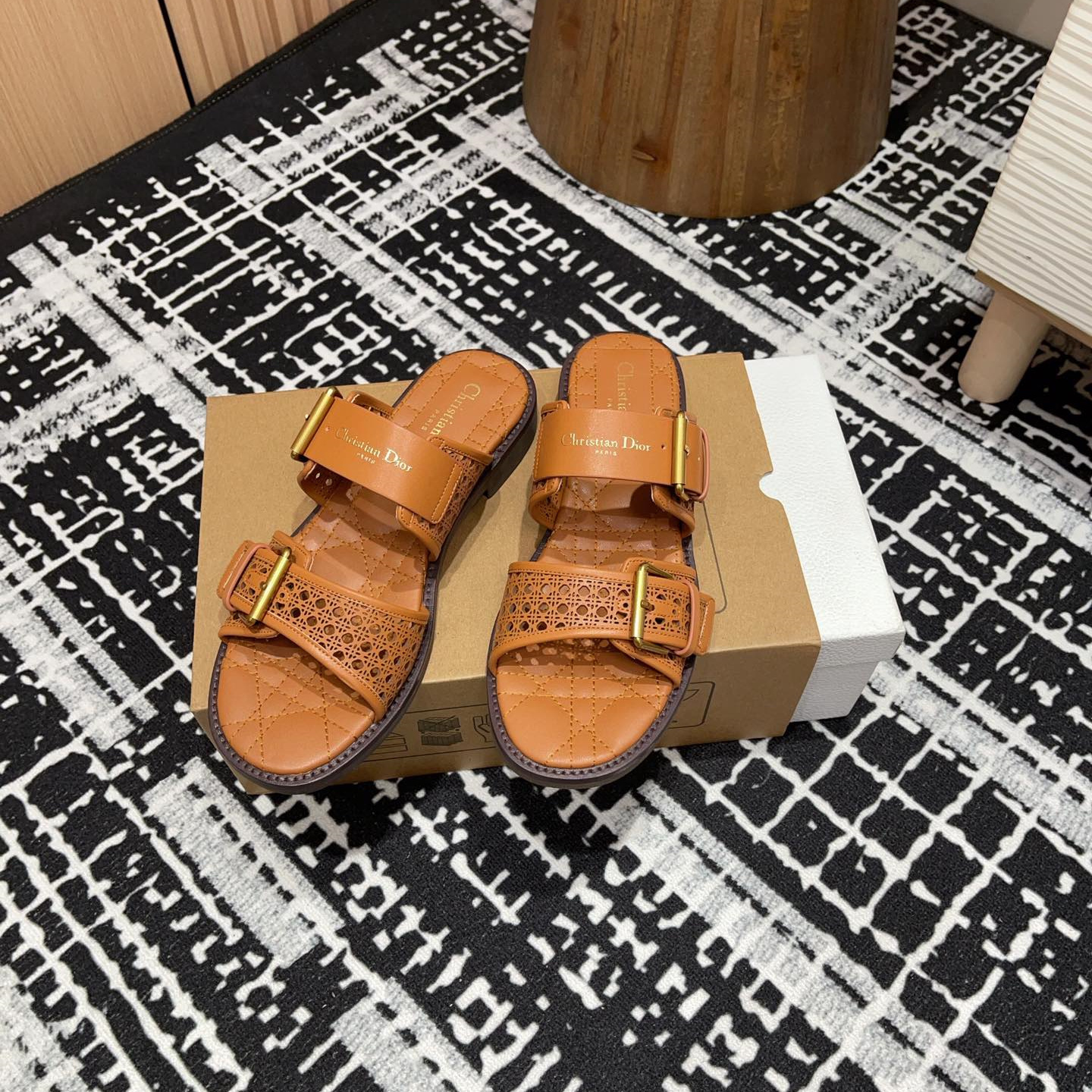 高仿Dior*D-Avenue系列KCO197圓頭塔扣一字拖鞋棕色免檢版