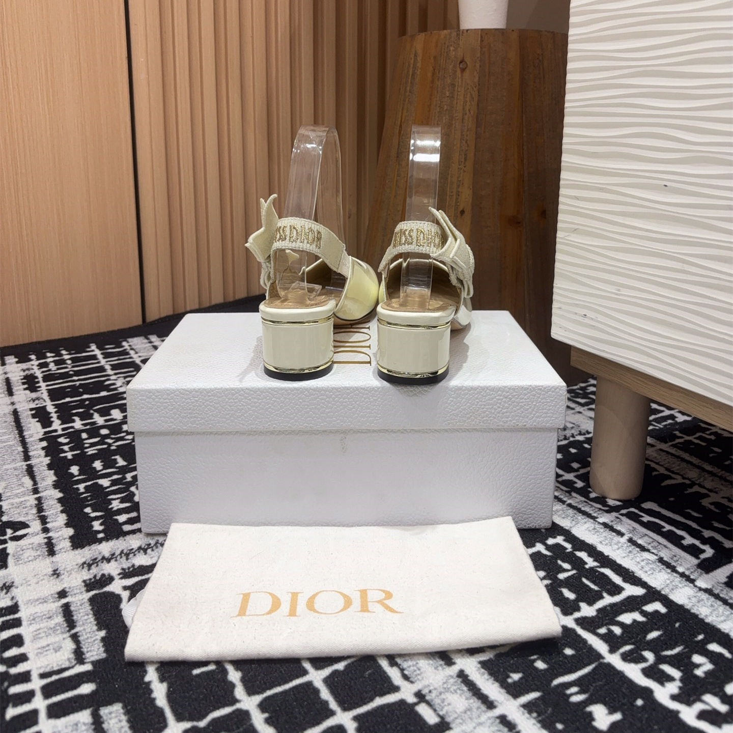 高仿Dior*Miss系列KDV271露跟蝴蝶結矮踭鞋白色免檢版