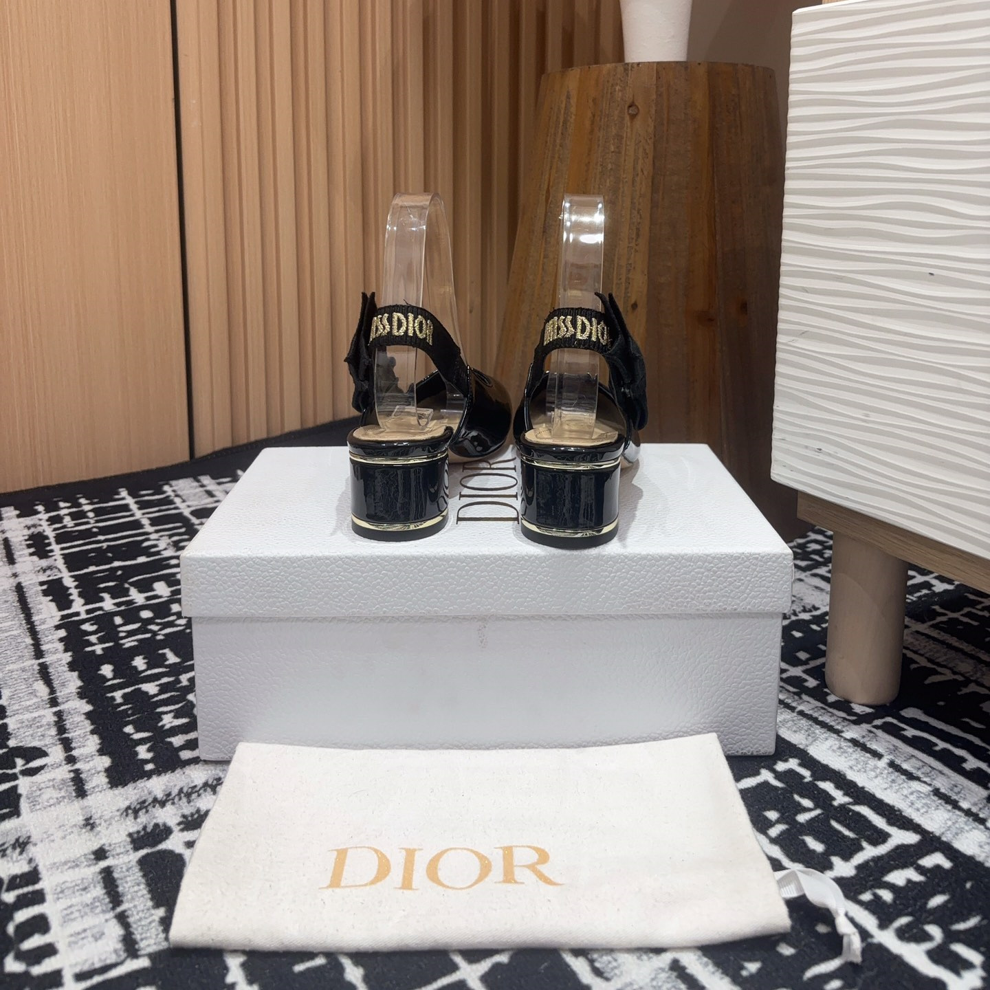 高仿Dior*Miss系列KDV273露跟蝴蝶結矮踭鞋黑色免檢版
