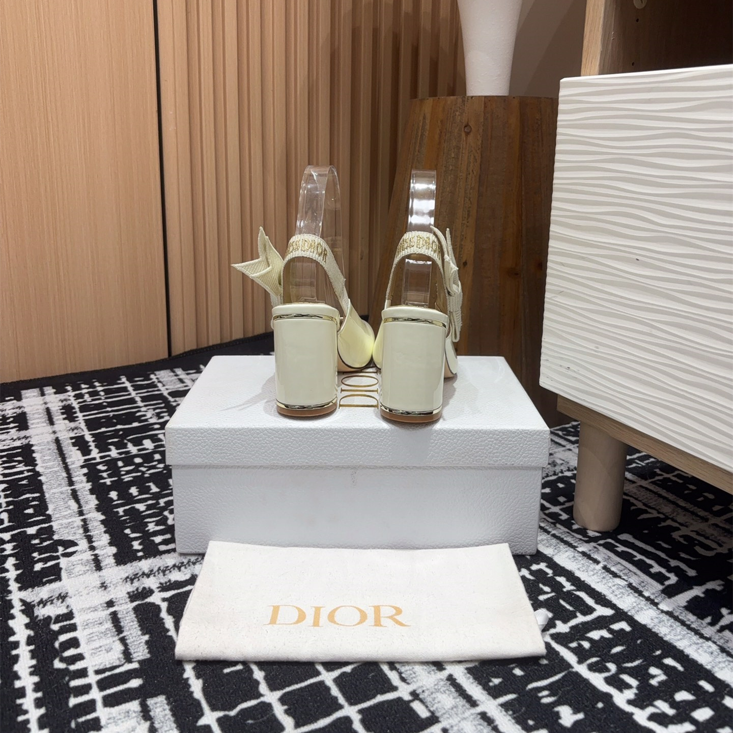 高仿Dior*Miss系列KDV270露跟蝴蝶結高踭鞋白色免檢版