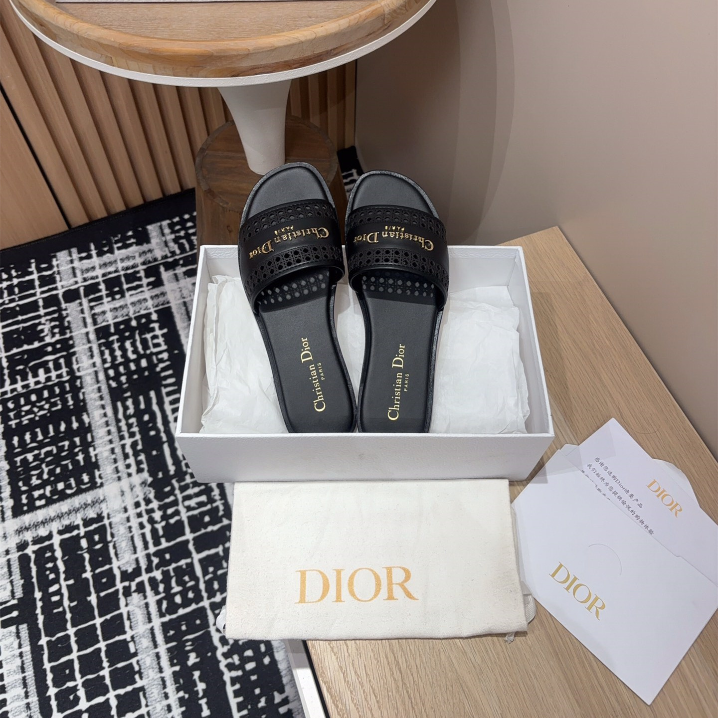 高仿Dior*D-Lane系列KCO155圓頭套腳一字拖鞋黑色免檢版