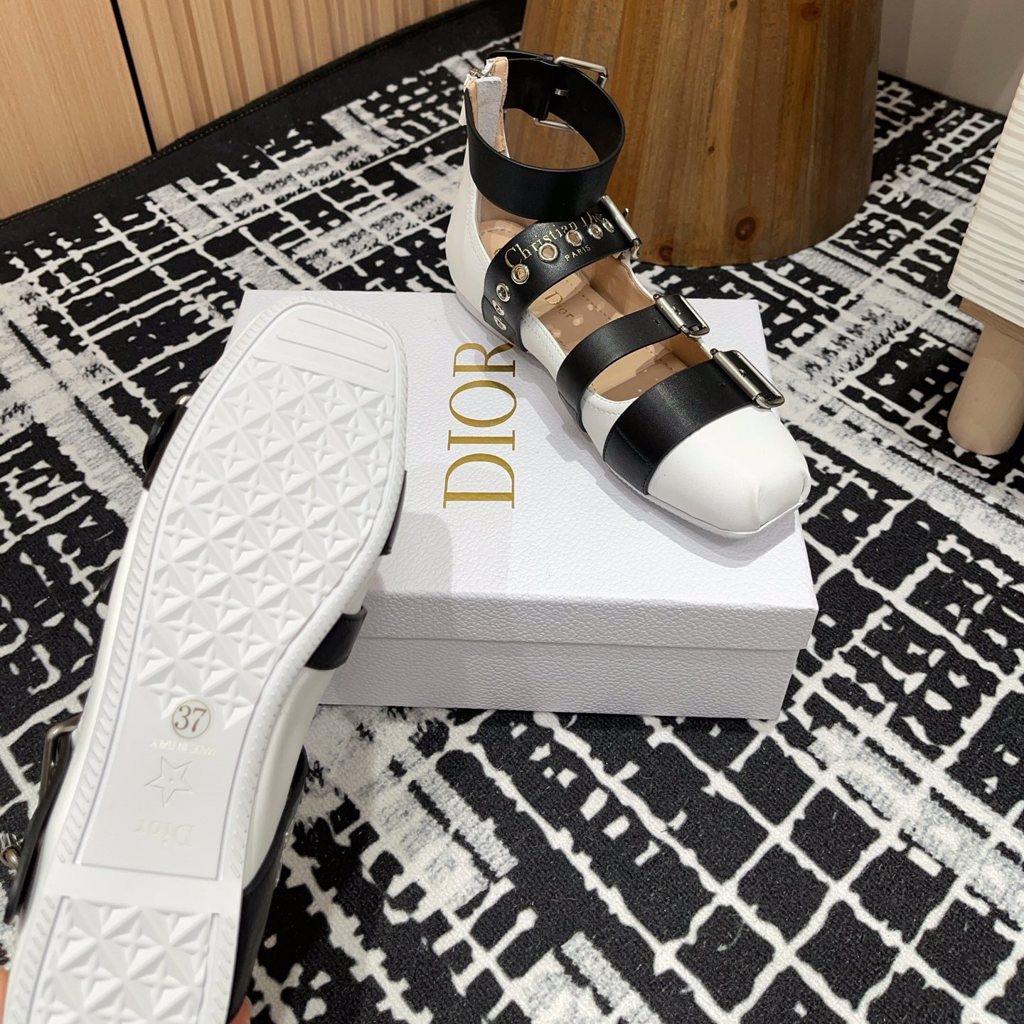 高仿Dior*Punk系列KCB961平頭塔扣樂福鞋黑白免檢版