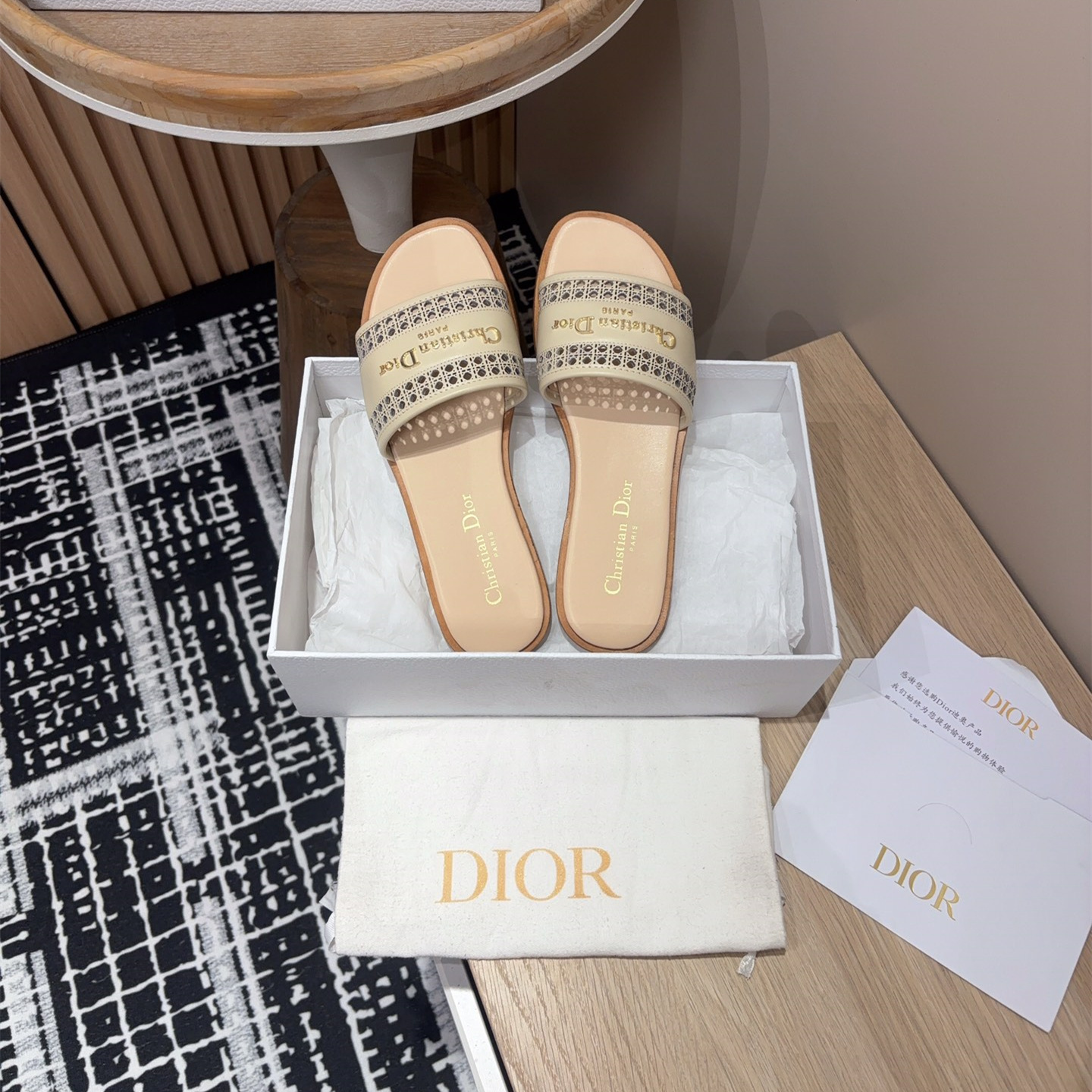 高仿Dior*D-Lane系列KCO156圓頭套腳一字拖鞋米色免檢版