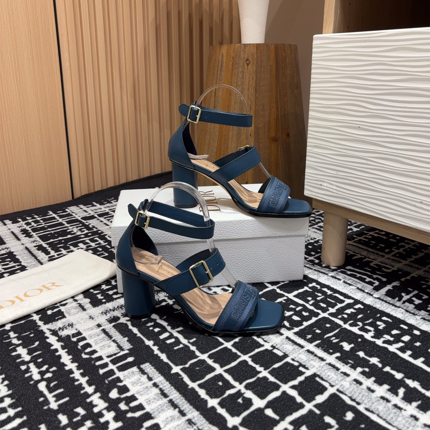 高仿Dior*Dway3系列KDO185高跟刺繡涼鞋藍色免檢版