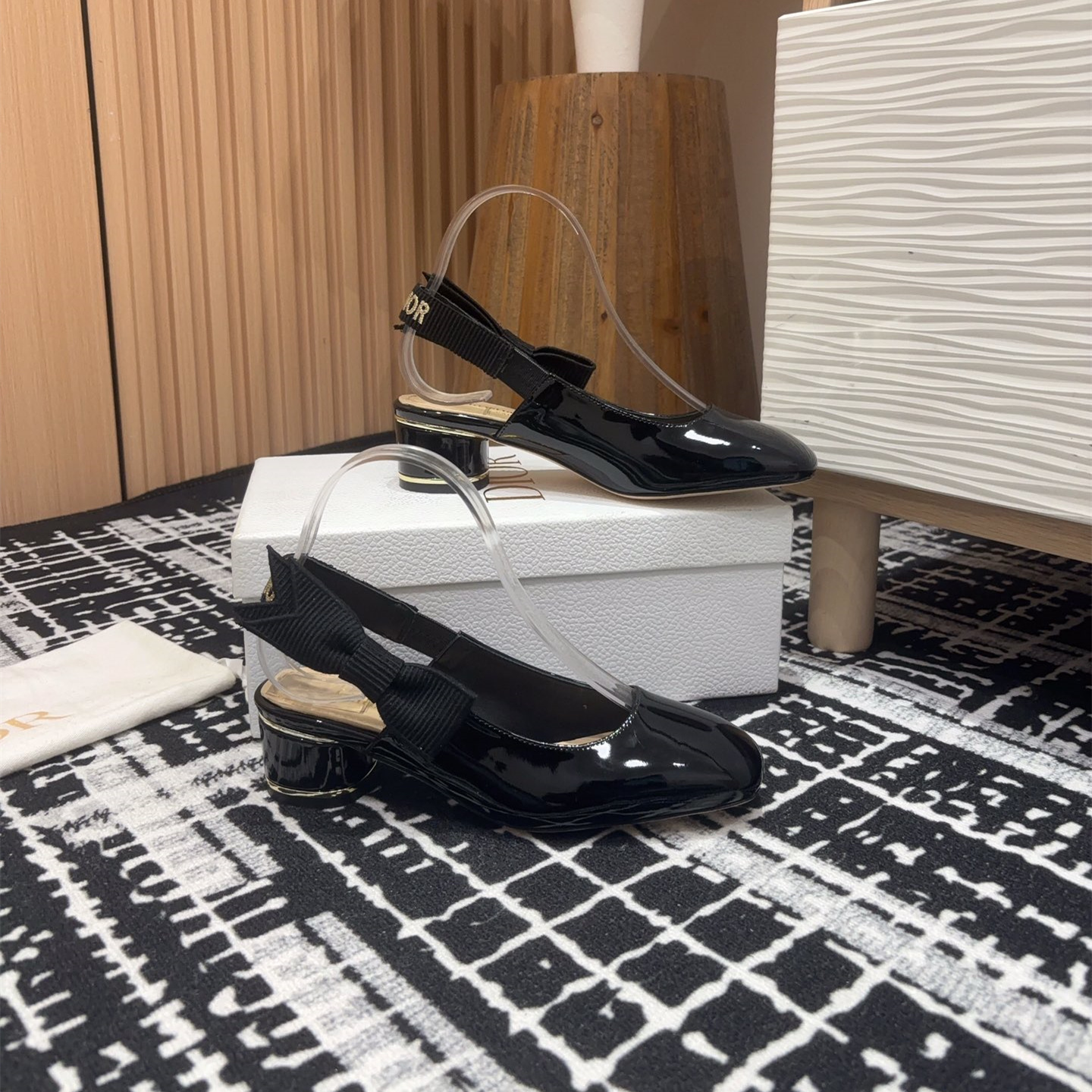 高仿Dior*Miss系列KDV273露跟蝴蝶結矮踭鞋黑色免檢版