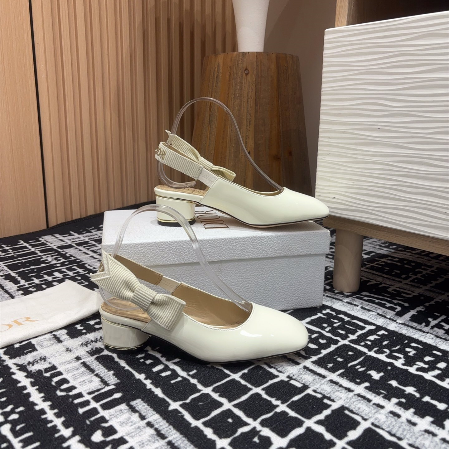 高仿Dior*Miss系列KDV271露跟蝴蝶結矮踭鞋白色免檢版