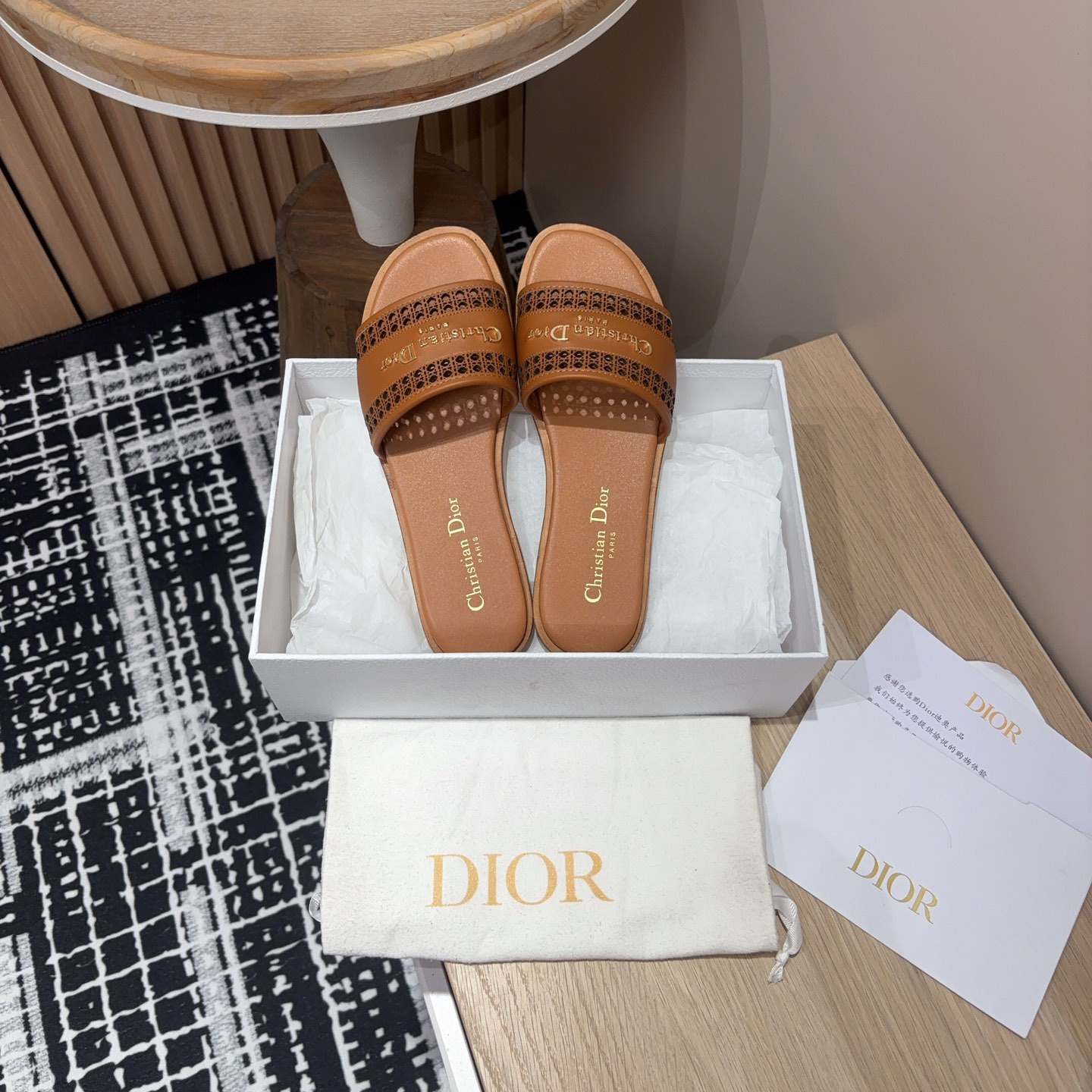 高仿Dior*D-Lane系列KCO157圓頭套腳一字拖鞋棕色免檢版